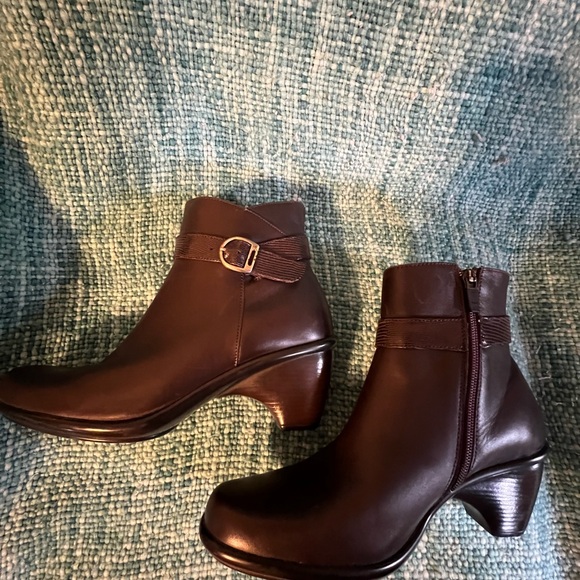 NEW Dansko Ryan Brown Leather  Ankle Boots Buckle & Side Zipper 9 - Picture 4 of 5